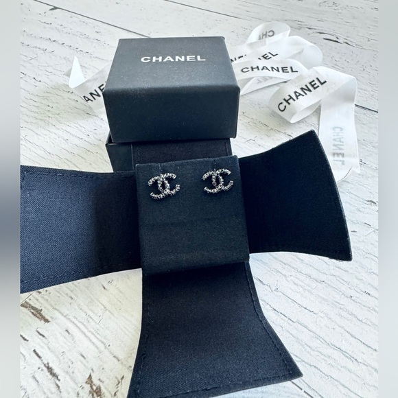 CHANEL Iconic CC Stud Earrings - Picture 4 of 10